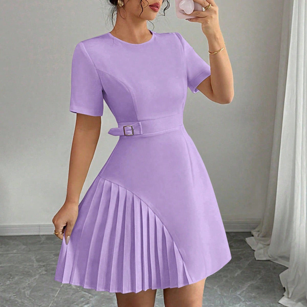 Serena Ken Amélia dress featuring a flowy fabric, elegant design, and vibrant colors, displayed on a mannequin.