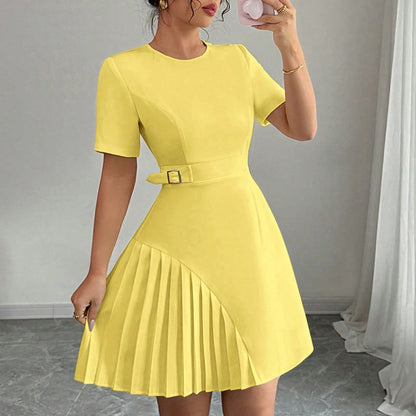 Serena Ken Amélia dress featuring a stylish, flowing design with a fitted waist and elegant neckline, displayed on a dress form.