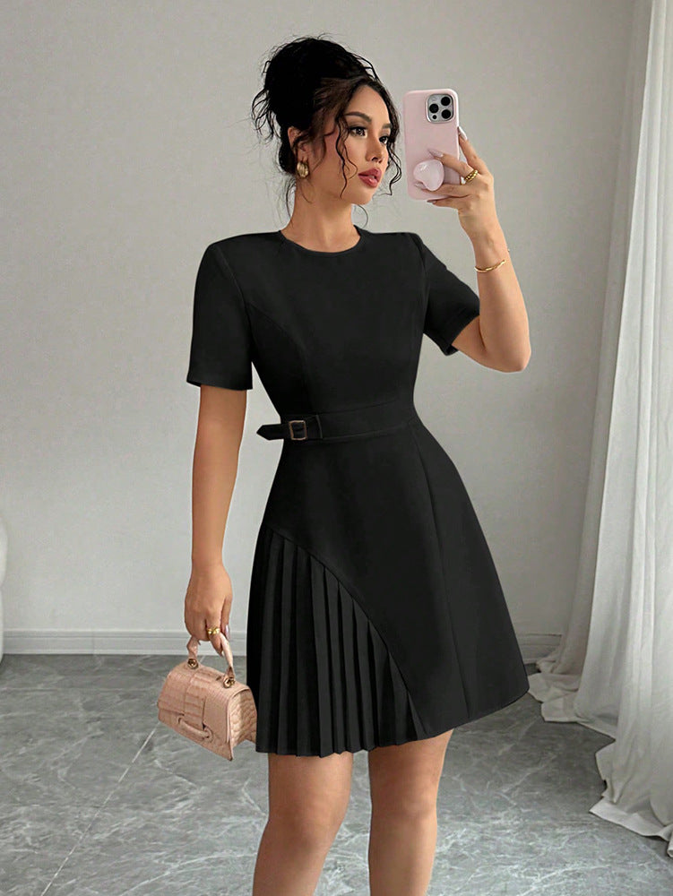 Serena Ken Amélia dress in elegant fabric, featuring a flattering fit and stylish design perfect for special occasions.